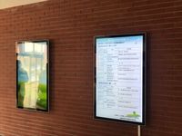 天津理工大学55寸网络版壁挂广告机