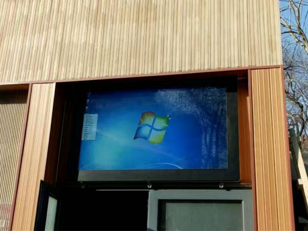 北京某公园65寸户外广告机项目